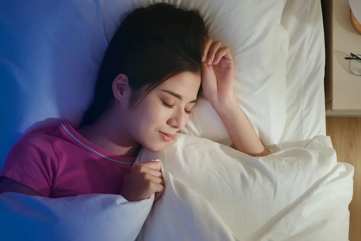 ぐっすり眠る女性